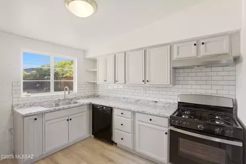 Kitchen - 5014 E Baker St, Tucson, AZ 85711 photo 4 of 4