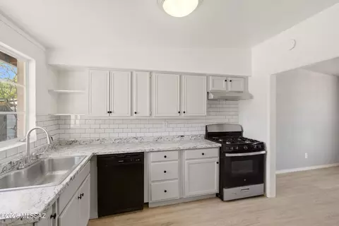 Kitchen - 5014 E Baker St, Tucson, AZ 85711 photo 3 of 4