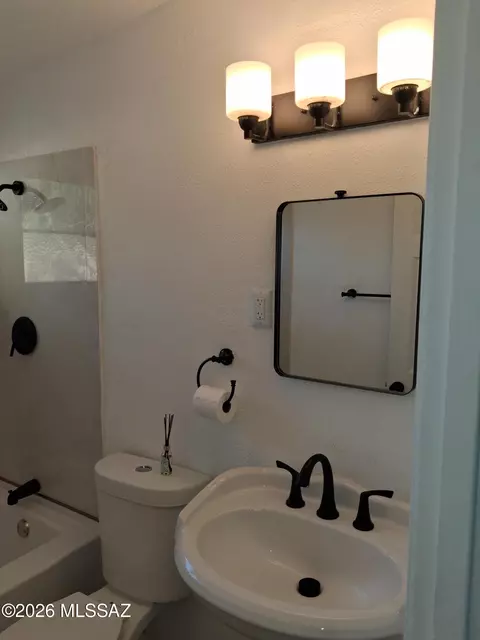 Bath - 5014 E Baker St, Tucson, AZ 85711 photo 3 of 4