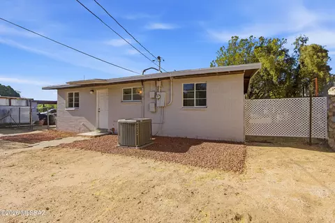 Exterior - 5014 E Baker St, Tucson, AZ 85711 photo 4 of 7