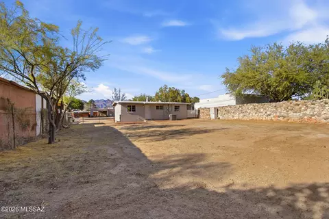Exterior - 5014 E Baker St, Tucson, AZ 85711 photo 5 of 7