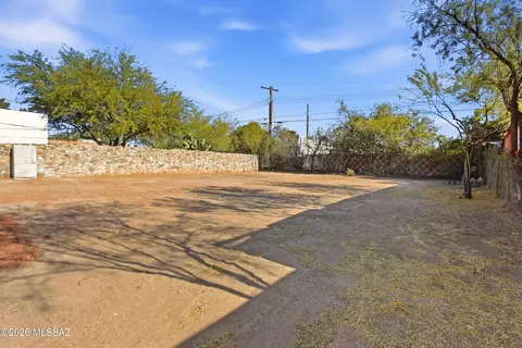 Exterior - 5014 E Baker St, Tucson, AZ 85711 photo 6 of 7