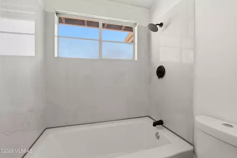Bath - 5014 E Baker St, Tucson, AZ 85711 photo 2 of 2