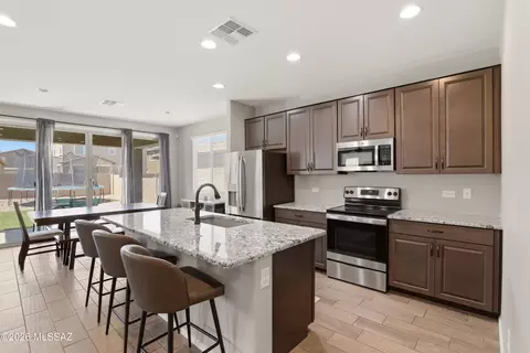 6712 E Via Arroyo Largo, Tucson, AZ 85756