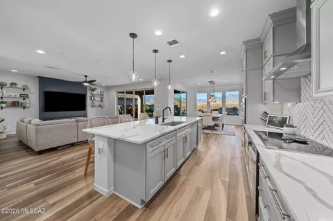 7911 S Land Grant Dr, Tucson, AZ 85747