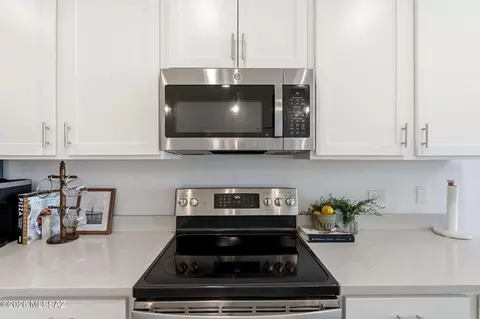 Kitchen - 12028 Ryscott Cir, Vail, AZ 85641 photo 7 of 7