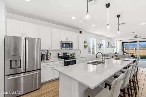 Kitchen - 12028 Ryscott Cir, Vail, AZ 85641 photo 4 of 7