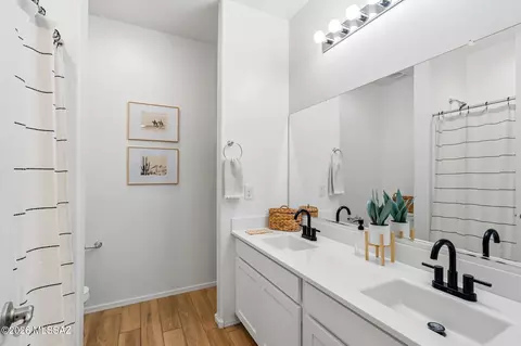 Bath - 12028 Ryscott Cir, Vail, AZ 85641 photo 4 of 4