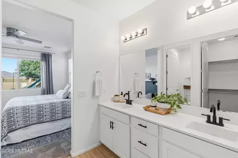 Bath - 12028 Ryscott Cir, Vail, AZ 85641 photo 2 of 4