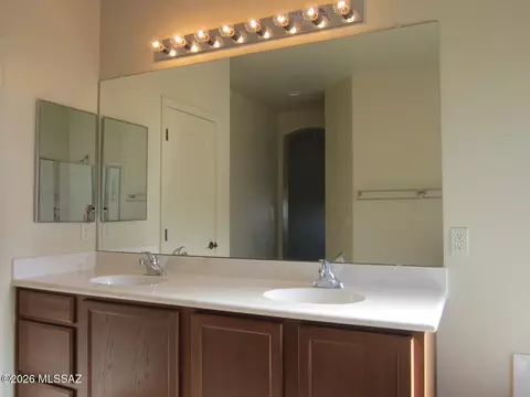 Bath - 10414 S Painted Mare Dr, Vail, AZ 85641 photo 6 of 8