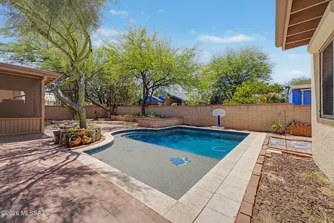2767 N Desert Ave, Tucson, AZ 85712