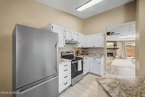 Kitchen - 4322 E Allison Rd, Tucson, AZ 85712 photo 4 of 6
