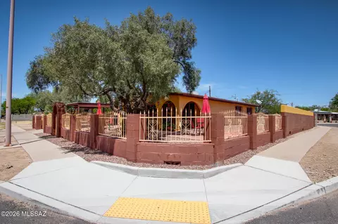 6927 S Lundy Dr, Tucson, AZ 85756