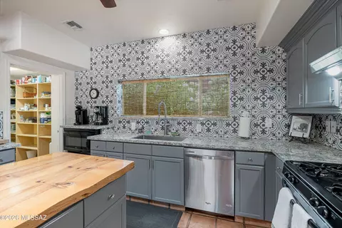Kitchen - 2539 Edison St, Tucson, AZ 85716 photo 3 of 6