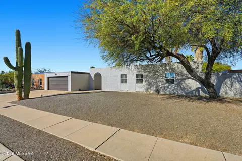 9125 E Calle Cascada, Tucson, AZ 85715