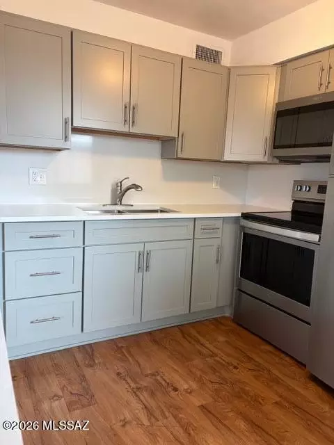 1360 S Avenida Polar #J208, Tucson, AZ 85710