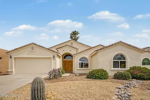 2705 S Chipshot Dr, Green Valley, AZ 85614