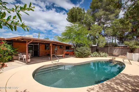 9352 E Palm Tree Dr, Tucson, AZ 85710
