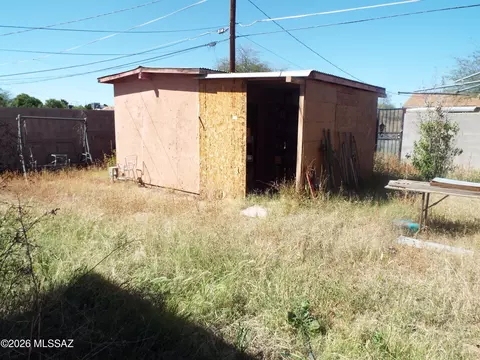 Exterior - 3033 E Coconino Vis, Tucson, AZ 85713 photo 5 of 5