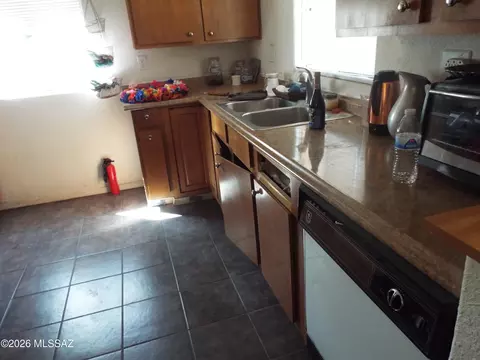 Kitchen - 3033 E Coconino Vis, Tucson, AZ 85713 photo 2 of 3