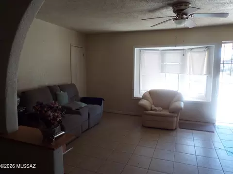 Living - 3033 E Coconino Vis, Tucson, AZ 85713 photo 1 of 1