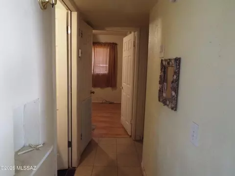 Entry Way - 3033 E Coconino Vis, Tucson, AZ 85713 photo 1 of 2