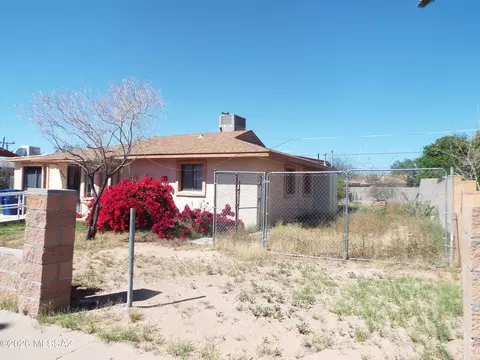 Exterior - 3033 E Coconino Vis, Tucson, AZ 85713 photo 3 of 5