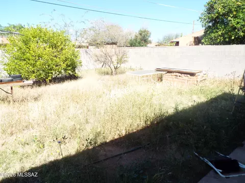 Exterior - 3033 E Coconino Vis, Tucson, AZ 85713 photo 4 of 5