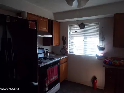 Kitchen - 3033 E Coconino Vis, Tucson, AZ 85713 photo 3 of 3