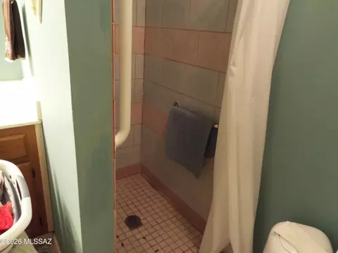 Bath - 3033 E Coconino Vis, Tucson, AZ 85713 photo 3 of 3