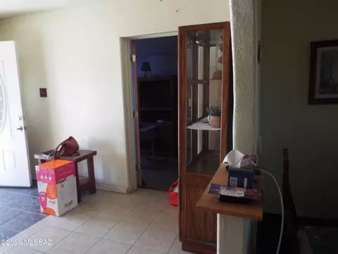 Entry Way - 3033 E Coconino Vis, Tucson, AZ 85713 photo 2 of 2