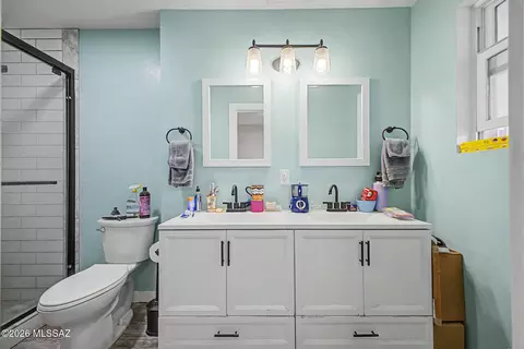 Bath - 1172 E Allen Rd, Tucson, AZ 85719 photo 1 of 3