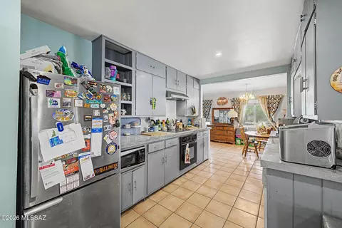 Kitchen - 1172 E Allen Rd, Tucson, AZ 85719 photo 1 of 2