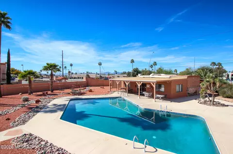160 W Vista Grande Dr, Tucson, AZ 85704
