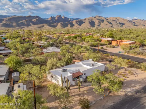 8951 E Summer Trl, Tucson, AZ 85749