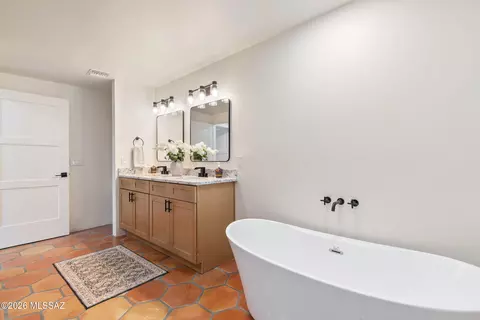 Bath - 8951 E Summer Trl, Tucson, AZ 85749 photo 2 of 5