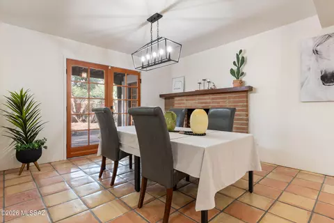 Dining - 8951 E Summer Trl, Tucson, AZ 85749 photo 2 of 2