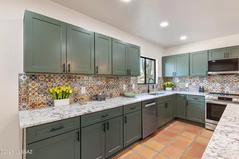 Kitchen - 8951 E Summer Trl, Tucson, AZ 85749 photo 4 of 5