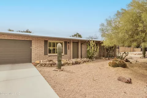 10181 N Hacienda Hermosa Dr, Tucson, AZ 85737