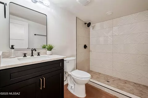 Bath - 1650 E 10th St, Tucson, AZ 85719 photo 1 of 3