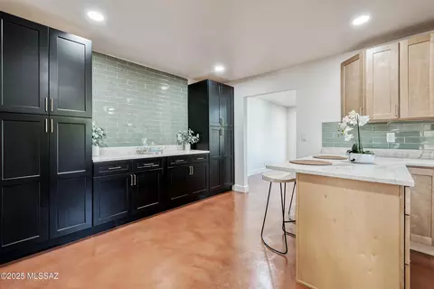 Kitchen - 1650 E 10th St, Tucson, AZ 85719 photo 4 of 5