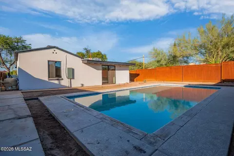 Exterior - 1650 E 10th St, Tucson, AZ 85719 photo 4 of 4