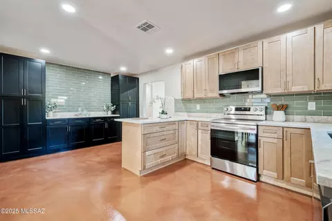 Kitchen - 1650 E 10th St, Tucson, AZ 85719 photo 1 of 5