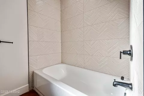 Bath - 1650 E 10th St, Tucson, AZ 85719 photo 3 of 3