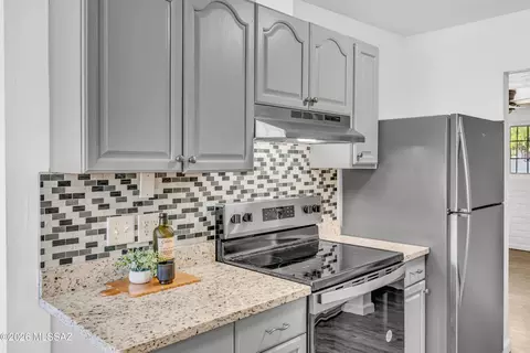 Kitchen - 6501 E Brooks Dr, Tucson, AZ 85730 photo 7 of 10