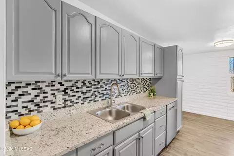 Kitchen - 6501 E Brooks Dr, Tucson, AZ 85730 photo 5 of 10