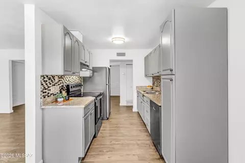 Kitchen - 6501 E Brooks Dr, Tucson, AZ 85730 photo 1 of 10
