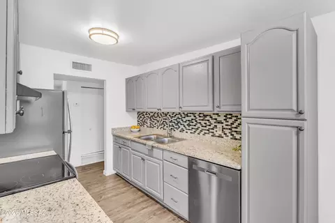 Kitchen - 6501 E Brooks Dr, Tucson, AZ 85730 photo 9 of 10