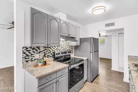 Kitchen - 6501 E Brooks Dr, Tucson, AZ 85730 photo 3 of 10