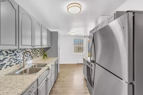Kitchen - 6501 E Brooks Dr, Tucson, AZ 85730 photo 4 of 10